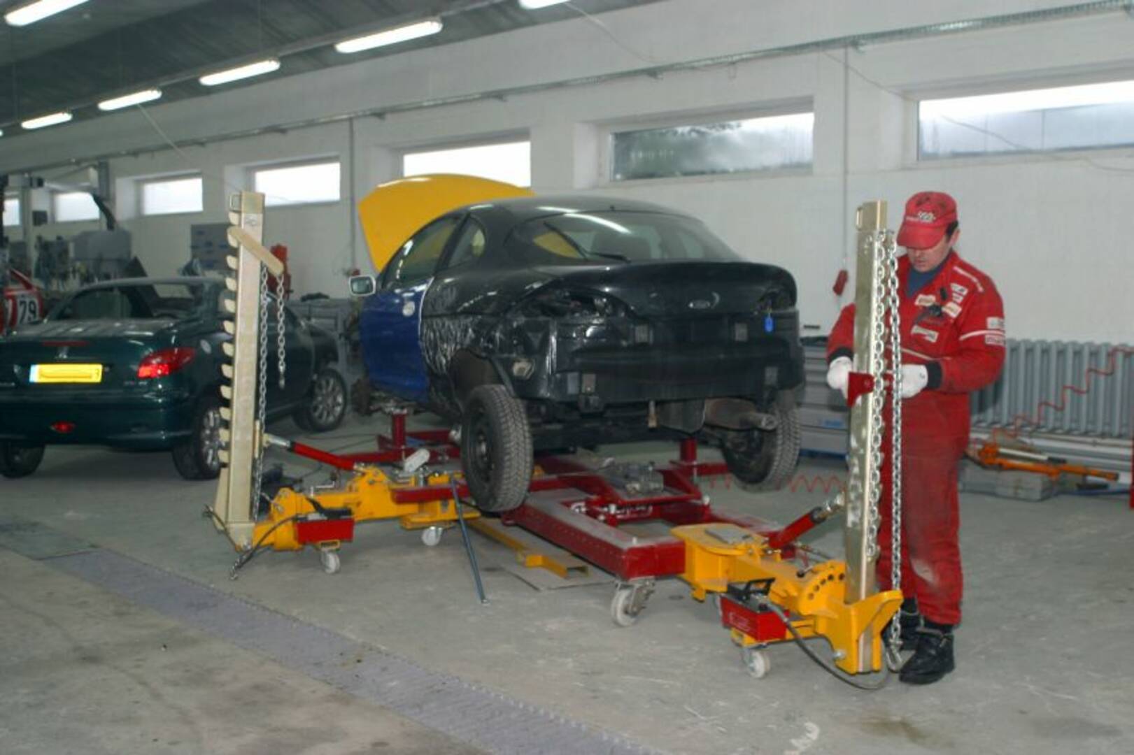 Tremaine's Auto Service logo