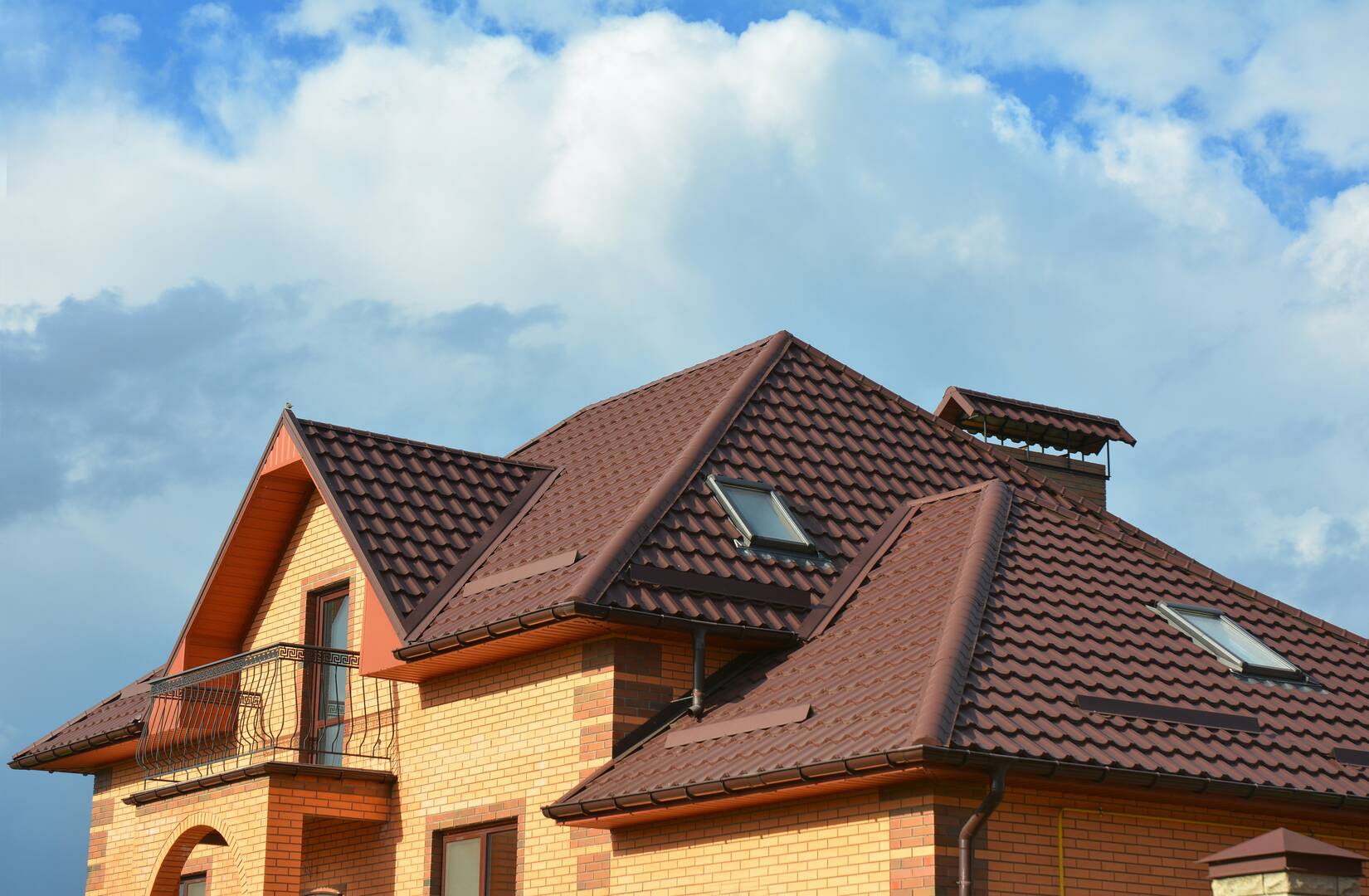 TJ PLATINUM ROOFING LLC logo