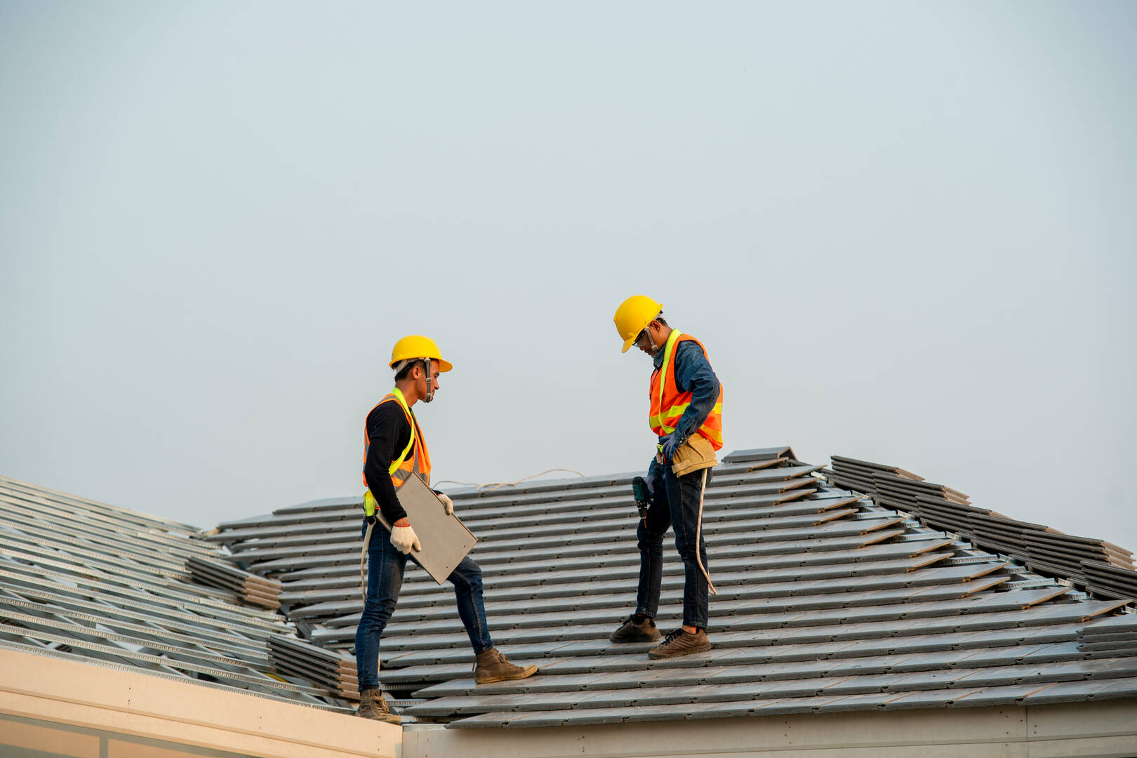 Brown's Roofing logo