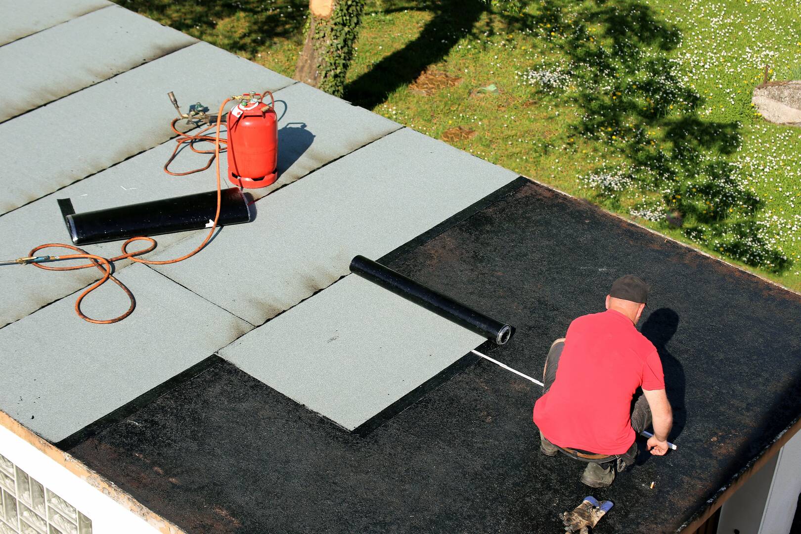 K & R Roofing and Gutters logo