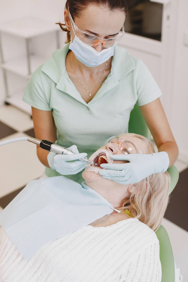 Henry Advanced Orthodontics logo